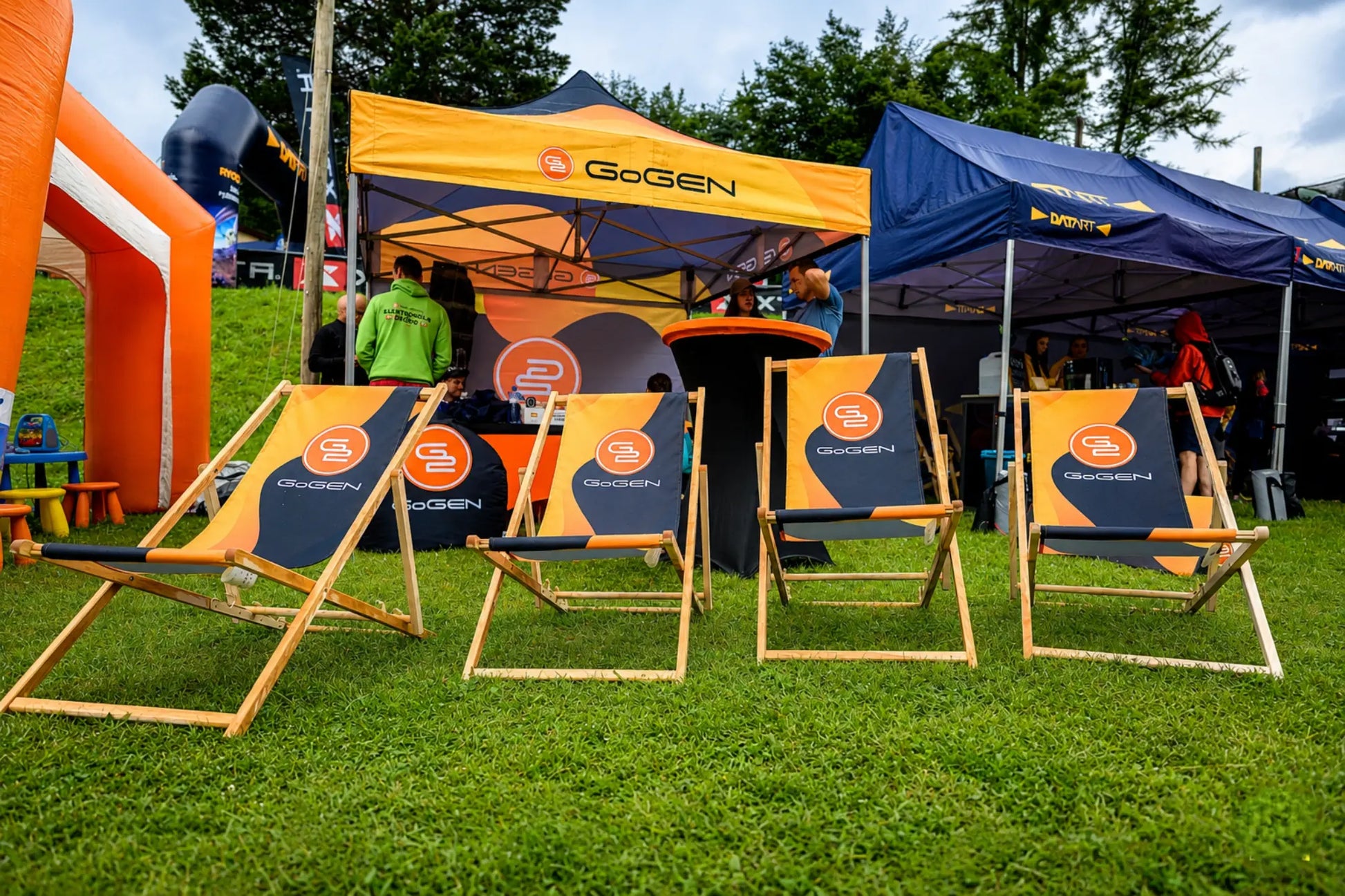 Dřevěné reklamní lehátka s potiskem GoGen